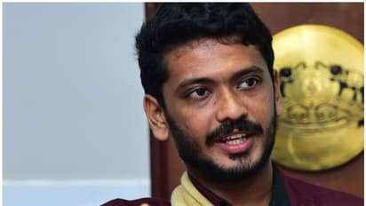 ജ.ദേവൻ രാമചന്ദ്രനെതിരായ അപകീർത്തി പരാമർശം; 'വി പി സാനുവിനെതിരെ കോടതിയലക്ഷ്യ നടപടി വേണം', ഹൈക്കോടതിയിൽ അപേക്ഷ