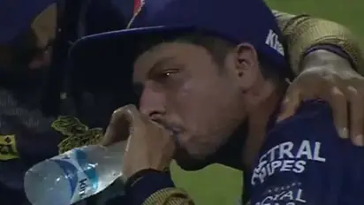 ఒకే ఓవర్లో 3 సిక్సులు, 2 ఫోర్లు: కంటతడి పెట్టిన బౌలర్