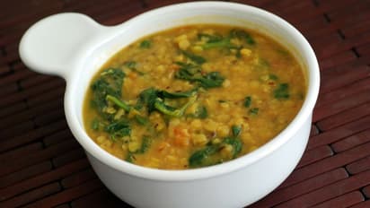 രുചികരമായ പാലക് പരിപ്പ് കറി തയ്യാറാക്കാം