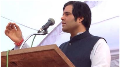 UP Elections : രാത്രിയിൽ കർഫ്യൂ, പകൽ ആളുകളെ നിരത്തി റാലി; ഇതാണോ നിയന്ത്രണം? യോഗിക്കെതിരെ വരുൺ ഗാന്ധി