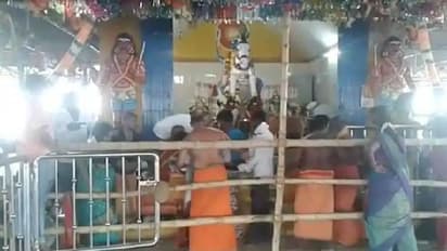 ದೇಗುಲ ಹುಂಡಿ ಹಣಕ್ಕೆ ಕಾಲ್ತುಳಿತ: 7 ಭಕ್ತಾದಿಗಳ ದುರ್ಮರಣ!