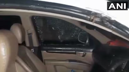 ಬಿಜೆಪಿ ಅಭ್ಯರ್ಥಿ ವಾಹನದ ಮೇಲೆ ದಾಳಿ : ಆಸ್ಪತ್ರೆಗೆ ದಾಖಲಾದ ಮುಖಂಡ