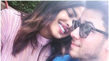 ഈസ്റ്റര് ആഘോഷിച്ച് പ്രിയങ്കയും നിക്കും; ചിത്രങ്ങള് വൈറല്