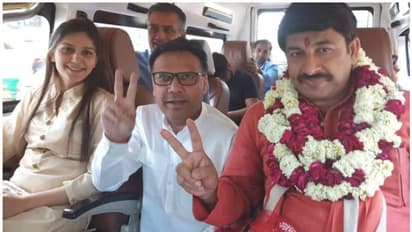 ഇത് രാഷ്ട്രീയമോ സൗഹൃദമോ? ബിജെപി റോഡ് ഷോയില് സപ്ന ചൗധരിയുടെ സസ്പെന്സ് എന്ട്രി!!