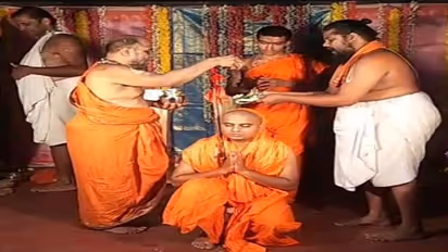 ಉಡುಪಿ ಪುತ್ತಿಗೆ ಮಠಕ್ಕೆ ಉತ್ತರಾಧಿಕಾರಿ ನೇಮಕ: ಶಿಷ್ಯ ಸ್ವೀಕರಿಸಿದ ಶ್ರೀ ಸುಗುಣೇಂದ್ರ ತೀರ್ಥರು