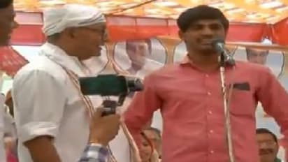 ಟೀಕಿಸಲು ವೇದಿಕೆ ಏರಿದವನಿಂದ ಮೋದಿ ಗುಣಗಾನ: ಇಂಗು ತಿಂದ ಮಂಗನಾದ ಕಾಂಗ್ರೆಸ್