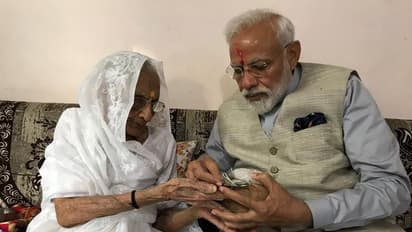 अब भी मां हीराबेन से ‘जेब खर्च’ लेते हैं पीएम मोदी