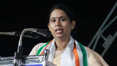 ಸಂತ ಶಿಶುನಾಳ ಶರೀಫರ ತತ್ವ ಪದ ಹಾಡಿ ಕುಮಟಳ್ಳಿ ವಿರುದ್ಧ ಹರಿಹಾಯ್ದ ಹೆಬ್ಬಾಳಕರ್