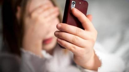 ಗೆಳತಿಯ ಬಾತ್ರೂಮ್ನಲ್ಲೇ ಹಿಡನ್ ಕ್ಯಾಮರಾ ಇಟ್ಟ ಮೇಕಪ್ ಮ್ಯಾನ್..!