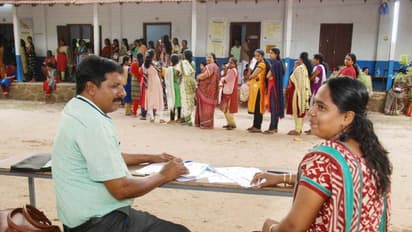 கொரோனா அச்சத்தால் வாக்குப்பதிவு குறையும் அபாயம்.. தேர்தல் ஆணையத்திற்கு ஆசிரியர்கள் பலே ஆலோசனை..