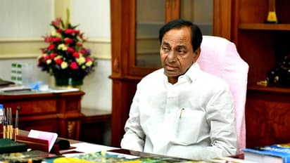 తిరుమలకు కేసీఆర్: ఘనస్వాగతం పలికిన వైసీపీ ప్రజాప్రతినిధులు