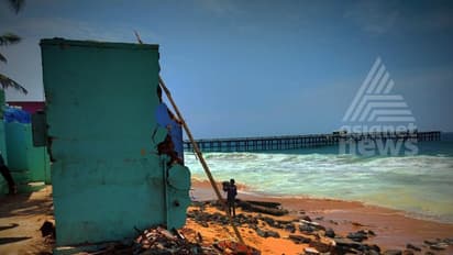 കടലെടുത്ത വലിയതുറ; ചിത്രങ്ങൾ കാണാം