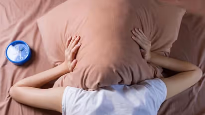 കൂര്‍ക്കംവലിക്കാറുണ്ടെന്ന് ഭാര്യ സമ്മതിച്ചുതരാറില്ലേ? അതിന്റെ കാരണം അറിയൂ...