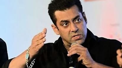 सलमान खान ने फिर की फैन से बदसलूकी, पुलिस में शिकायत दर्ज