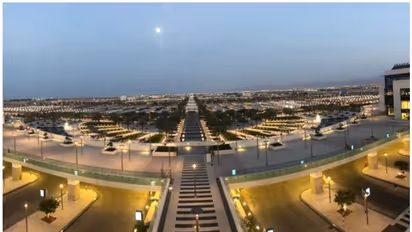 വിമാനത്തിന്റെ ടയര് പൊട്ടി; മസ്കത്ത് വിമാനത്താവളം അടച്ചിട്ടു, സര്വീസുകള് മുടങ്ങി