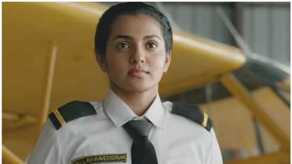 ഉയരെ പറക്കുന്ന പാര്വതി; കയ്യടിച്ച് താരങ്ങളും പ്രേക്ഷകരും