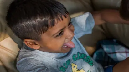 আপনার শিশুকে কু্ড়ে কুড়ে খাচ্ছে কৃমি, জানুন প্রতিকারের ঘরোয়া উপায়