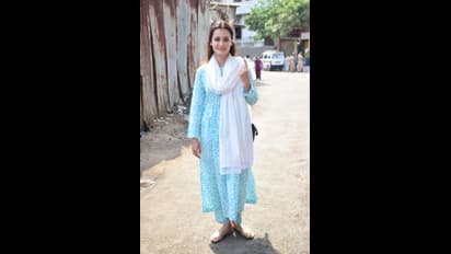 Lok Sabha Election 2019: ये बॉलीवुड सितारें पहुंचे मुंबई में वोट डालने!