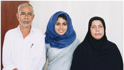 വിവാഹം വേണ്ടെന്ന് വച്ച് വീടുവിട്ടിറങ്ങി, തിരികെ എത്തിയത് ഡോക്ടറേറ്റുമായി; പെണ്കുട്ടിയുടെ കുറിപ്പ് വൈറലാകുന്നു