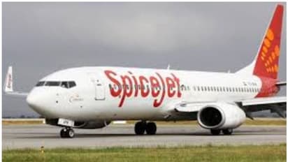 'പുക ഉയർന്നപ്പോൾ പ്രാർഥിക്കാൻ പറഞ്ഞു, വീഡിയോ എടുക്കുന്നതിൽ നിന്ന് വിലക്കി'; ദുരനുഭവം വിവരിച്ച് യാത്രക്കാര്