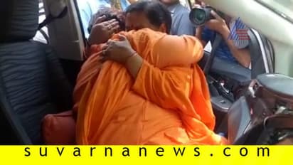 ಉಮಾ ಎದುರು ಸಾಧ್ವಿ ಪ್ರಜ್ಞಾ ಕಣ್ಣೀರಧಾರೆ