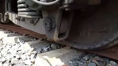 యూపీలో ఢీకొన్న రెండు గూడ్స్ రైళ్లు.. ఘటన స్థలంలో కొనసాగుతున్న ట్రాక్ క్లియరెన్స్ పనులు..