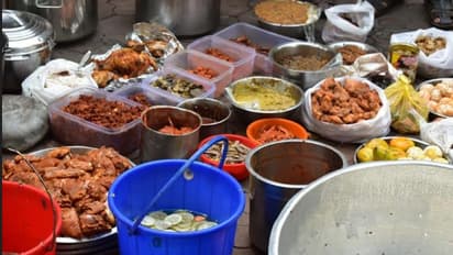 ആരോഗ്യ വിഭാഗത്തിന്റെ പരിശോധന; ഹോട്ടലുകളില് നിന്നും പഴകിയ ഭക്ഷണം പിടികൂടി