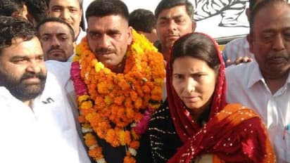 वाराणसी में एसपी को लगा झटका, तेज बहादुर यादव का नामांकन रद्द  और अब शालिनी होंगी पार्टी प्रत्याशी