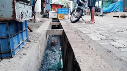 മലിനജലം നിറഞ്ഞ് രോഗഭീതിയില് പൂച്ചാക്കല് മല്സ്യ മാര്ക്കറ്റ്