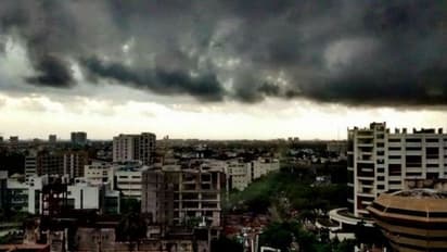 বাংলাতেও আসছে ফণী, নবান্নে জরুরী বৈঠক - উপকূলে জারি হল সতর্কতা