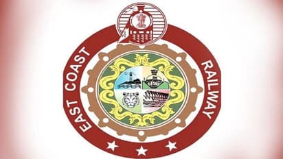 ফণীর আতঙ্কে ব্যহত রেল পরিষেবা, বাতিল হল ২২৩ টি ট্রেন