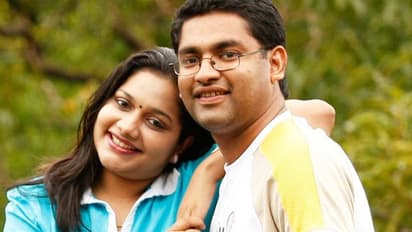 റിമി ടോമിയും ഭര്ത്താവും പിരിയുന്നു; വിവാഹ മോചനത്തിന് ഹര്ജി നല്കി