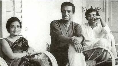 সত্যজিৎ আজও এক মহীরূহ, বলছে টলিউড