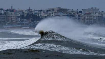 ओडिशा से टकराया 'फानी': शुरू हुआ राहत और बचाव कार्य