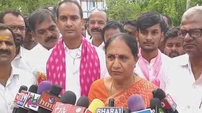 సైకిల్ కి ఓటువేయాలంటూ... టీఆర్ఎస్ నేత ప్రచారం