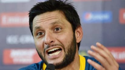 இந்தியாவில் சில பேரு குப்பையில் இருந்து எடுத்து சாப்புடுறாங்க.. வரம்பை மீறிய அஃப்ரிடியின் அதிகப்பிரசங்கித்தனம்