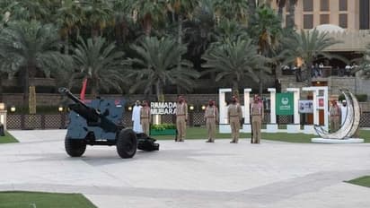 പാരമ്പര്യം വിളിച്ചോതി ദുബായിയില് ഇപ്പോഴും വെടിപൊട്ടിക്കുന്നു