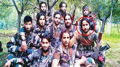 सुरक्षा बलों से मुठभेड़ में लतीफ टाइगर ढेर, कश्मीर से बुरहान वानी गैंग का खात्मा