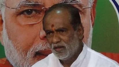 Telangana BJP president calls off fast after being hospitalised