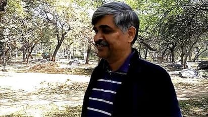 दिल्ली पुलिस को जेएनयू के प्रोफेसर अतुल जौहरी के खिलाफ चार्जशीट दाखिल करने का निर्देश