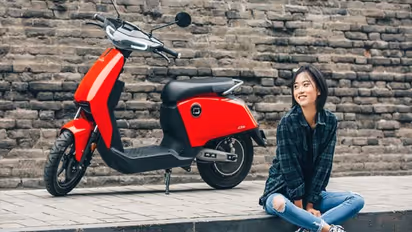 డుకాటీ నుంచి ఎలక్ట్రిక్ స్కూటర్: వావ్ అనిపించేలా..!