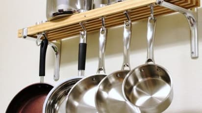 സ്റ്റീല് പാത്രങ്ങളില് എണ്ണ പുരട്ടിയാല്...