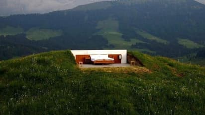 ಛಾವಣಿಯಿಲ್ಲ, ಗೋಡೆಗಳಿಲ್ಲ...! ಆದ್ರೂ ಈ Hotelಗೆ ಫುಲ್ ಡಿಮ್ಯಾಂಡ್!