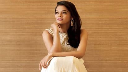 கிரிக்கெட் வீரரை திருமணம் செய்து கொண்டாரா "நடுவுல கொஞ்சம் பக்கத்துல காணோம்' காயத்திரி?