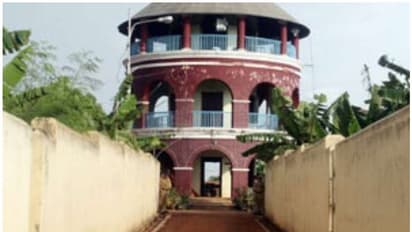 പൂജപ്പുര സെൻട്രൽ ജയിലിൽ കൊലക്കേസ് പ്രതി കഴുത്തറുത്ത് ആത്മഹത്യ ശ്രമിച്ചു