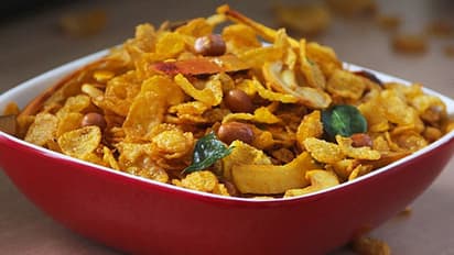 സൺഡേ സ്പെഷ്യൽ; എരിവുള്ള കോൺ ഫ്ളക്സ് മിക്സ്ച്ചർ തയ്യാറാക്കാം