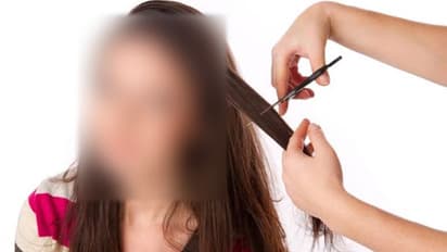 తలనొప్పి వస్తోందంటే.. మహిళ జుట్టు కట్, మెడకు మసాజ్ చేసిన డాక్టర్