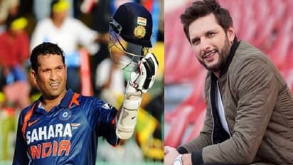 सचिन तेंदुलकर के बल्ले से जब इस पाकिस्तानी खिलाड़ी ने बना डाला अनोखा रिकॉर्ड