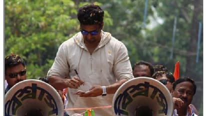 প্রসঙ্গ দেব, রাজনীতি ময়দানের নেতা যখন অভিনেতা, পরিচালকের কী অবস্থা