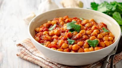 ক্যান্সার রোধ করতে সকালে খালি পেটে খান একমুঠো ভেজানো ছোলা